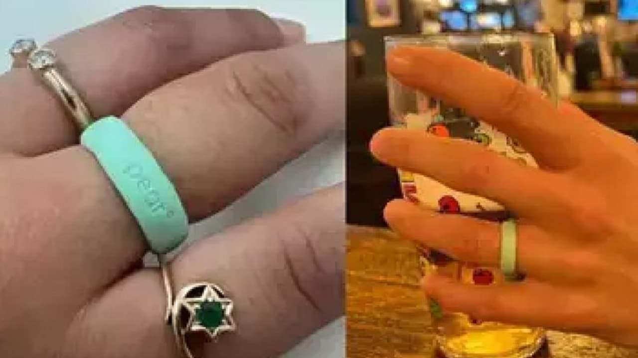 ಸಿಂಗಲ್ ಅನ್ನೋ ಬೇಜಾರ್ ಬಿಟ್ಬಿಡಿ, ಈ ರಿಂಗ್ ಹಾಕ್ಕೊಂಡ್ರೆ ಎದ್ದುಬಿದ್ದೂ ಎಲ್ರೂ ಪ್ರಪೋಸ್ ಮಾಡ್ತಾರೆ! ಸಿಂಗಲ್ ಅನ್ನೋ ಬೇಜಾರ್ ಬಿಟ್ಬಿಡಿ, ಈ ರಿಂಗ್ ಹಾಕ್ಕೊಂಡ್ರೆ ಎದ್ದುಬಿದ್ದೂ ಎಲ್ರೂ ಪ್ರಪೋಸ್ ಮಾಡ್ತಾರೆ!