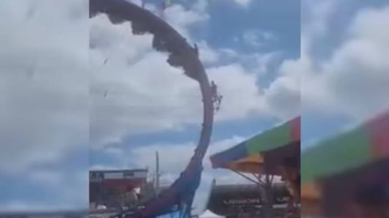 റോളർകോസ്റ്റർ റൈഡിങ്ങിന് കയറിയവർ തലകീഴായി കിടന്നത് മൂന്നു മണിക്കൂറിലേറെ! റോളർകോസ്റ്റർ റൈഡിങ്ങിന് കയറിയവർ തലകീഴായി കിടന്നത് മൂന്നു മണിക്കൂറിലേറെ!