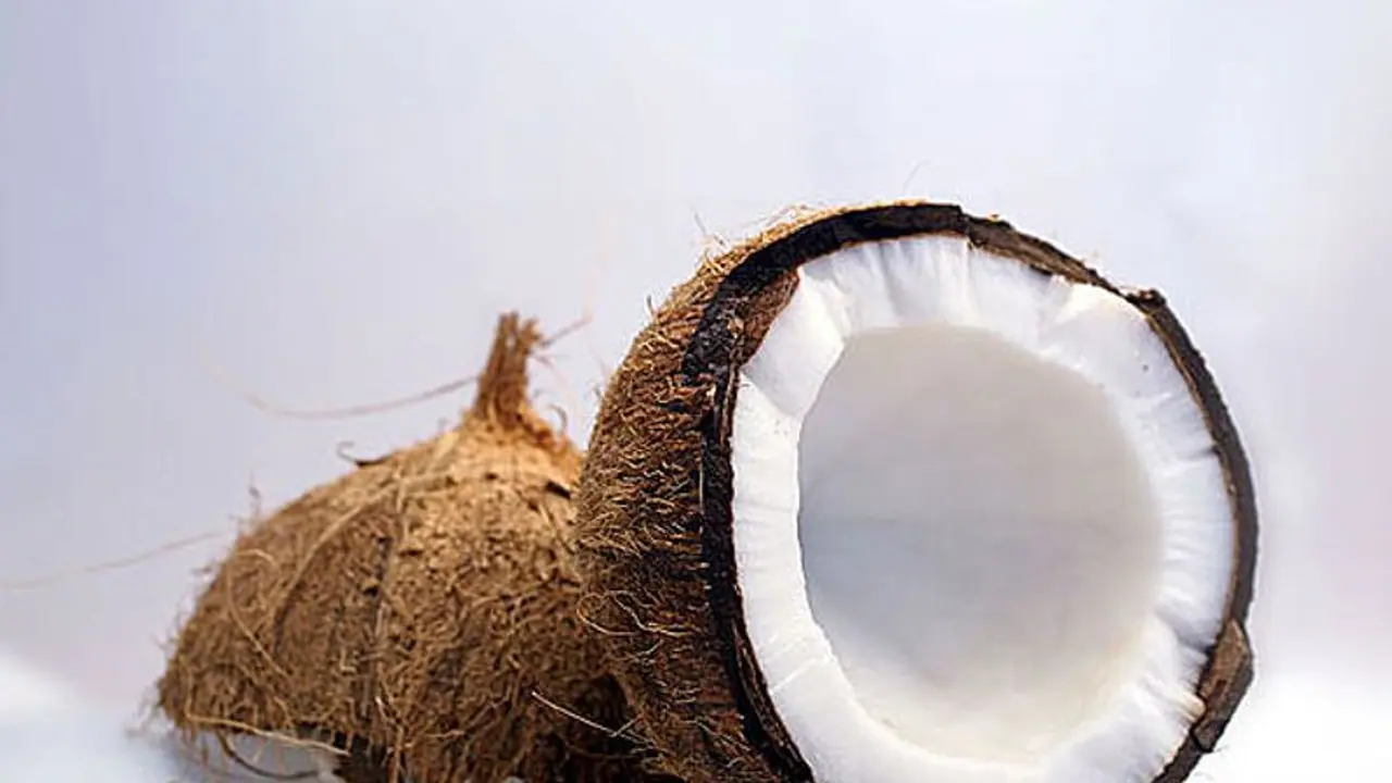 ಕೊಬ್ಬರಿ ಖರೀದಿ ಸ್ಥಗಿತ: ಅಡಕತ್ತರಿಯಲ್ಲಿ ರೈತ ಕೊಬ್ಬರಿ ಖರೀದಿ ಸ್ಥಗಿತ: ಅಡಕತ್ತರಿಯಲ್ಲಿ ರೈತ