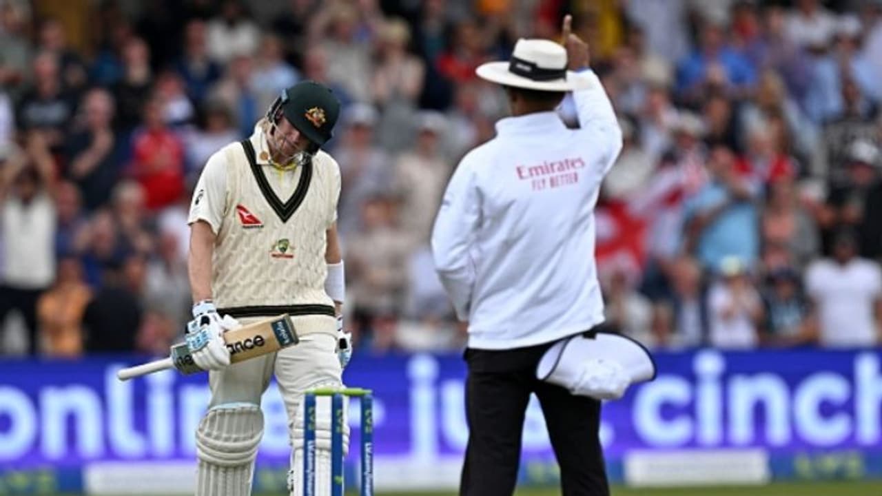 ലീഡ്സില് ഇംഗ്ലീഷ് പേസ് കൊടുങ്കാറ്റ്, നൂറാം ടെസ്റ്റില് സ്റ്റീവ് സ്മിത്ത് നാണംകെട്ടു; തകര്ന്നടിഞ്ഞ് ഓസീസ് ലീഡ്സില് ഇംഗ്ലീഷ് പേസ് കൊടുങ്കാറ്റ്, നൂറാം ടെസ്റ്റില് സ്റ്റീവ് സ്മിത്ത് നാണംകെട്ടു; തകര്ന്നടിഞ്ഞ് ഓസീസ്