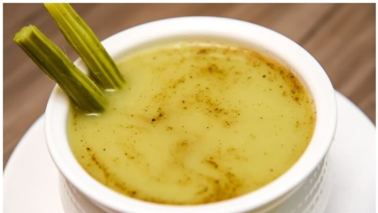 മഴയൊക്കെയല്ലേ, ചൂട് മുരിങ്ങയ്ക്ക സൂപ്പ് കുടിച്ചാലോ? 