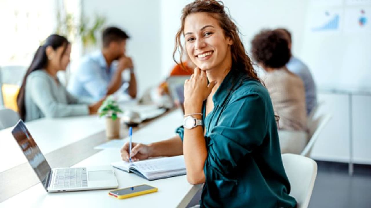 ശമ്പളക്കാരിയായിട്ടും ഇതുവരെ നിക്ഷേപം തുടങ്ങിയില്ലേ; ഇതാ മികച്ച അഞ്ചു നിക്ഷേപമാർഗങ്ങൾ