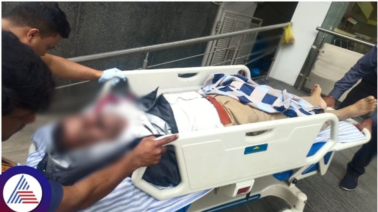 Bengaluru: ಕರ್ತವ್ಯನಿರತ ಟ್ರಾಫಿಕ್ ಎಎಸ್ಐ ಹೃದಯಾಘಾತಕ್ಕೆ ಬಲಿ Bengaluru: ಕರ್ತವ್ಯನಿರತ ಟ್ರಾಫಿಕ್ ಎಎಸ್ಐ ಹೃದಯಾಘಾತಕ್ಕೆ ಬಲಿ