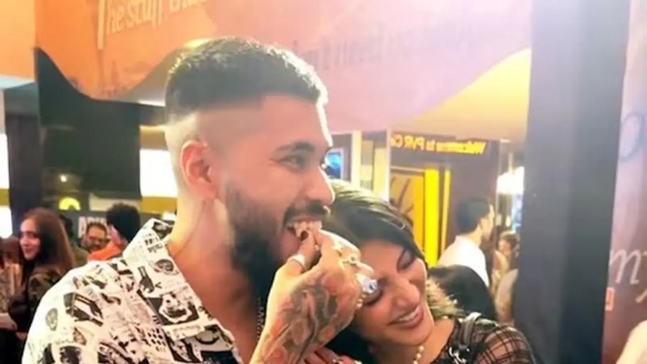 Shruti Haasan rejects eating popcorn with beau Santanu Hazarika; video goes VIRAL WATCH Shruti Haasan rejects eating popcorn with beau Santanu Hazarika; video goes VIRAL WATCH