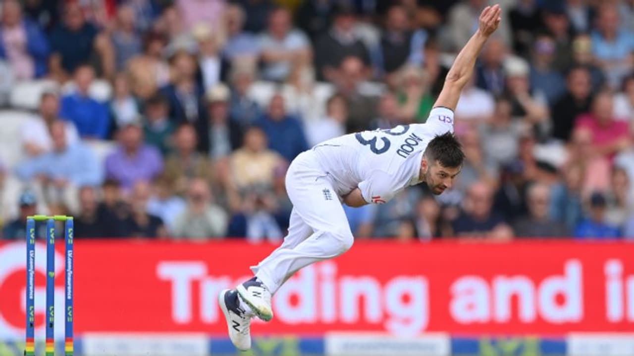 കണ്ണീന്ന് പൊന്നീച്ച പാറി! വേഗം 91, 93, 95, 93, 94, 93 മൈല്; മാർക് വുഡ് എറിഞ്ഞത് ഏറ്റവും വേഗമേറിയ ഓവർ കണ്ണീന്ന് പൊന്നീച്ച പാറി! വേഗം 91, 93, 95, 93, 94, 93 മൈല്; മാർക് വുഡ് എറിഞ്ഞത് ഏറ്റവും വേഗമേറിയ ഓവർ