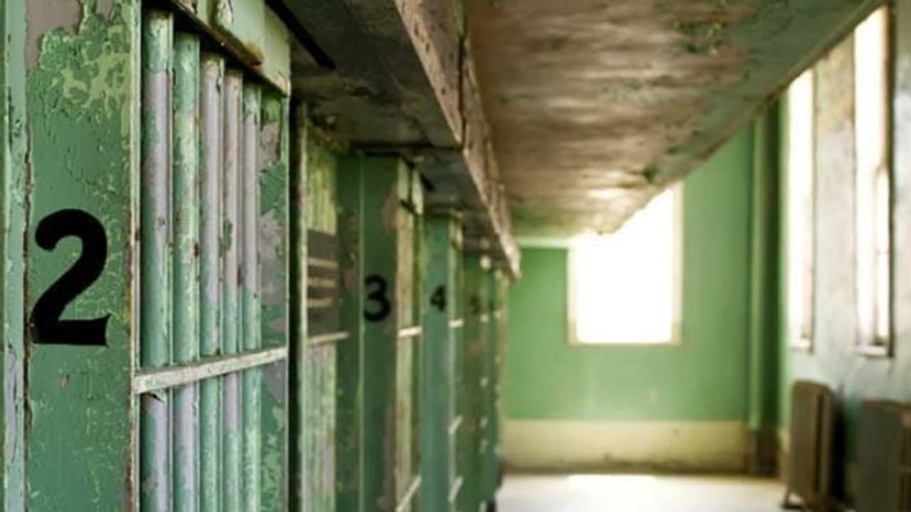 சிங்கப்பூரில் தொடர்ச்சியாக பல குற்றங்கள்.. இந்திய வம்சாவளி வாலிபருக்கு 22 மாத சிறை கூடுதலாக 12 பிரம்படி! சிங்கப்பூரில் தொடர்ச்சியாக பல குற்றங்கள்.. இந்திய வம்சாவளி வாலிபருக்கு 22 மாத சிறை கூடுதலாக 12 பிரம்படி!