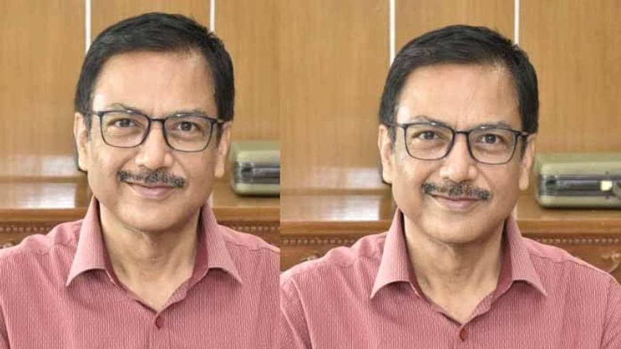 ఫలక్ నుమా ఎక్స్ ప్రెస్ అగ్ని ప్రమాదంపై విచారణ: ఎస్సీఆర్ జీఎం అరుణ్ ఫలక్ నుమా ఎక్స్ ప్రెస్ అగ్ని ప్రమాదంపై విచారణ: ఎస్సీఆర్ జీఎం అరుణ్