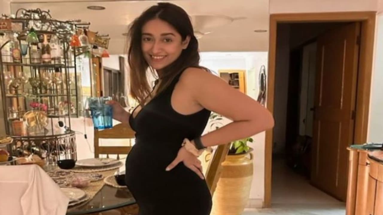 விரைவில் தாயாகவிருக்கும் இலியானா.. காதல் கணவர் குறித்து கொடுத்த Hint அவர் யார் தெரியுமா? விரைவில் தாயாகவிருக்கும் இலியானா.. காதல் கணவர் குறித்து கொடுத்த Hint அவர் யார் தெரியுமா?