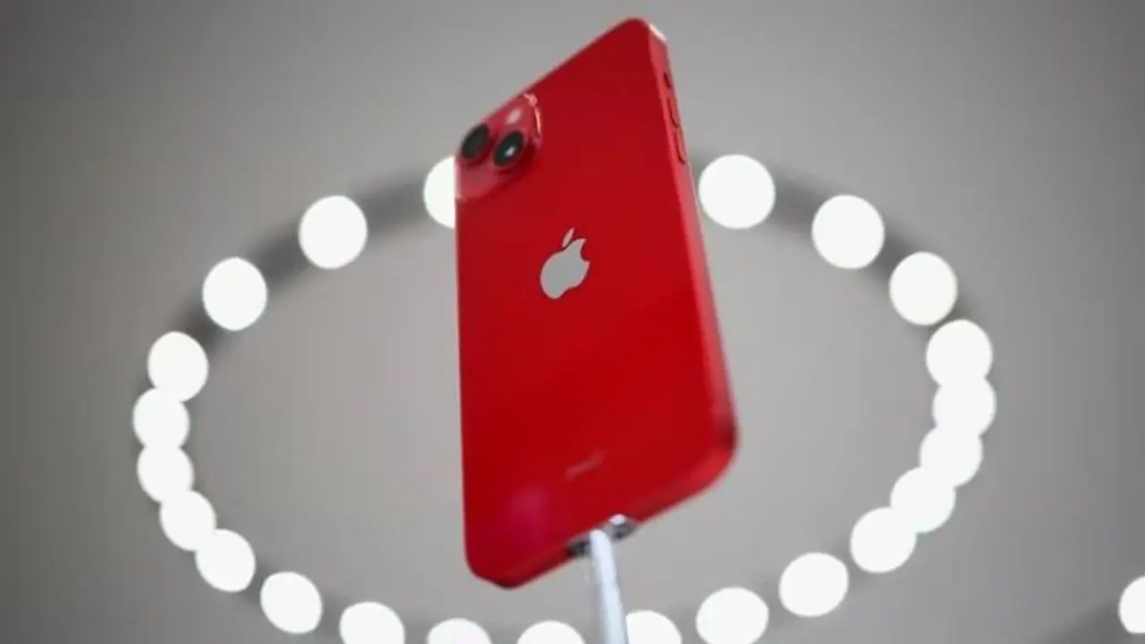 Why will Apple iPhone 15 Pro Max release late and be expensive?