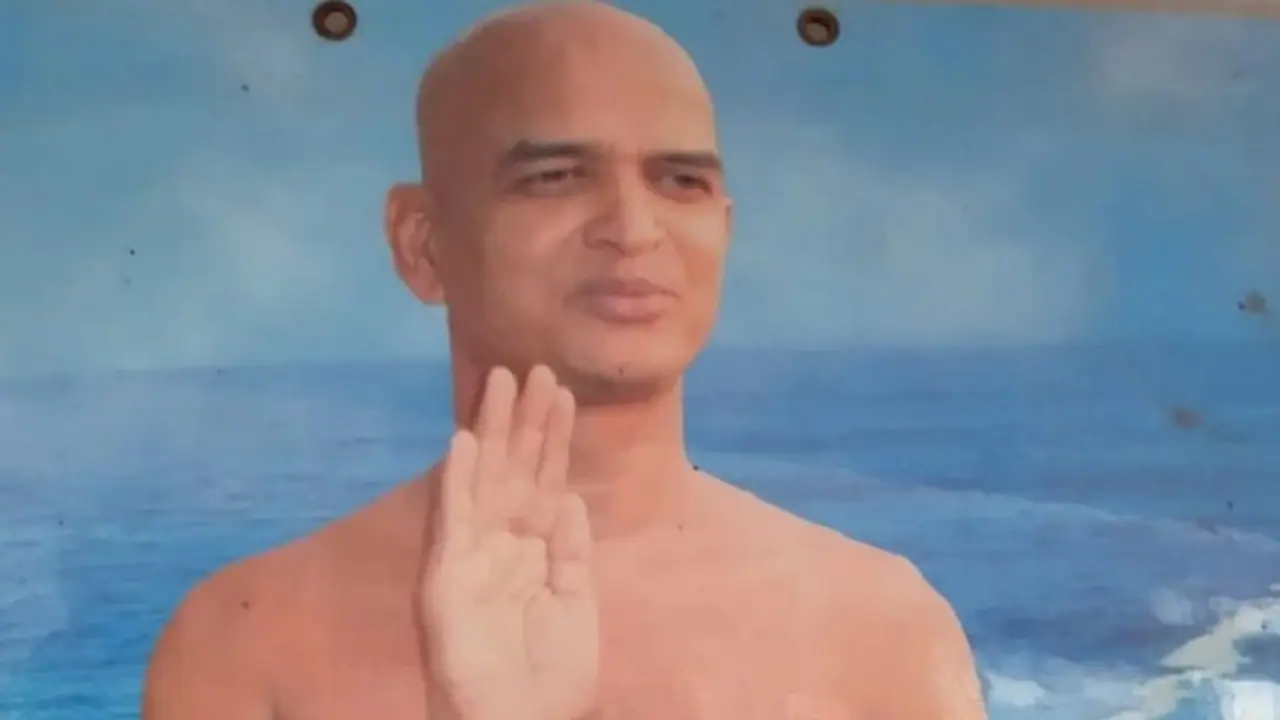 Karnataka: 2 confess to murdering Jain monk, chopping up his body and dumping parts in Krishna river Karnataka: 2 confess to murdering Jain monk, chopping up his body and dumping parts in Krishna river