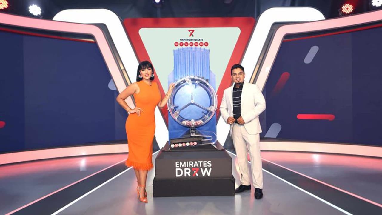 18 കുടുംബങ്ങൾക്ക് ഈദുൽ അദ്ഹ സമ്മാനം നൽകി എമിറേറ്റ്സ് ഡ്രോ 18 കുടുംബങ്ങൾക്ക് ഈദുൽ അദ്ഹ സമ്മാനം നൽകി എമിറേറ്റ്സ് ഡ്രോ