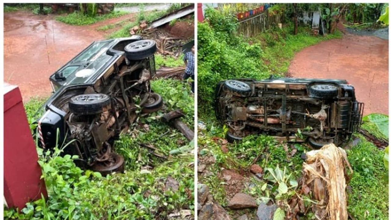 കോഴിക്കോട്ട് പൊലീസ് ജീപ്പ് നിയന്ത്രണം വിട്ട് മറിഞ്ഞു, വനിതാ എസ് ഐയ്ക്ക് അടക്കം പരിക്ക് കോഴിക്കോട്ട് പൊലീസ് ജീപ്പ് നിയന്ത്രണം വിട്ട് മറിഞ്ഞു, വനിതാ എസ് ഐയ്ക്ക് അടക്കം പരിക്ക്