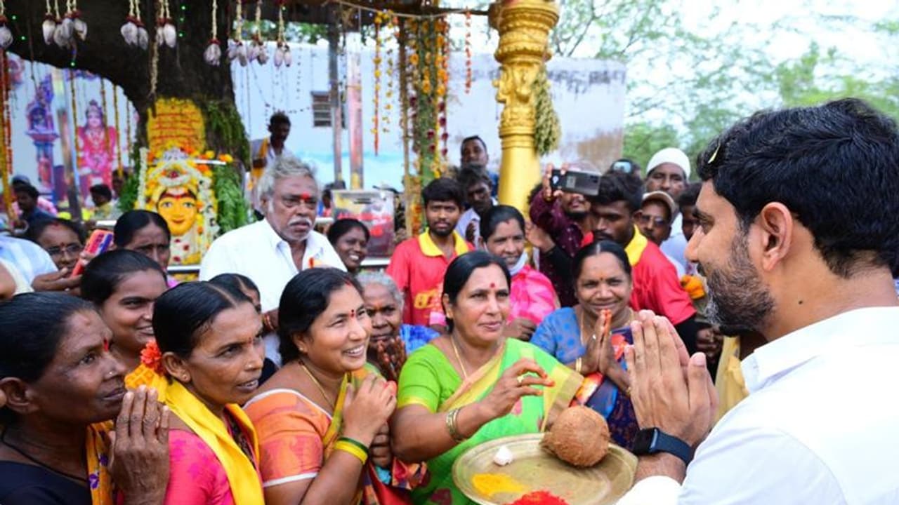 అల్లూరులో నారా లోకేష్ కు ఘన స్వాగతం.. 150 రోజులకు చేరుకున్న యువగళం పాదయాత్ర అల్లూరులో నారా లోకేష్ కు ఘన స్వాగతం.. 150 రోజులకు చేరుకున్న యువగళం పాదయాత్ర