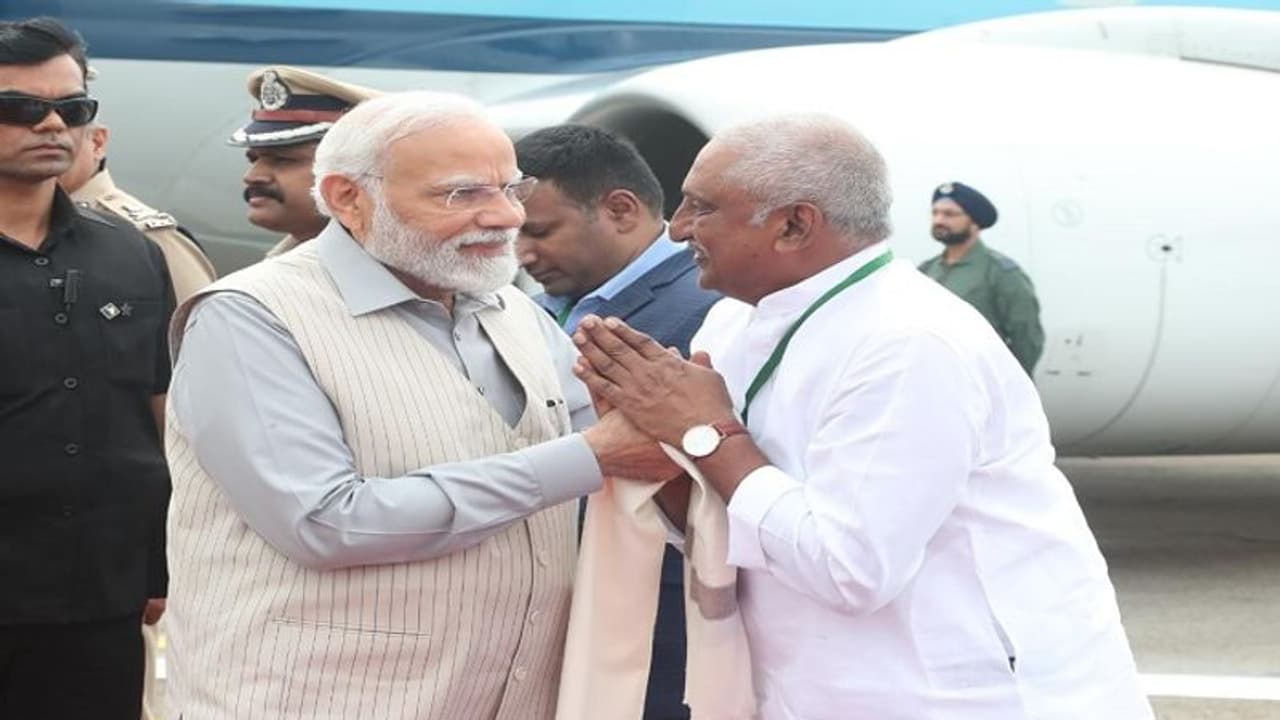 ‘కిరణ్ రెడ్డి సాబ్ కైసా హై’.. నల్లారికి మోడీ అప్యాయ పలకరింపు... ‘కిరణ్ రెడ్డి సాబ్ కైసా హై’.. నల్లారికి మోడీ అప్యాయ పలకరింపు...