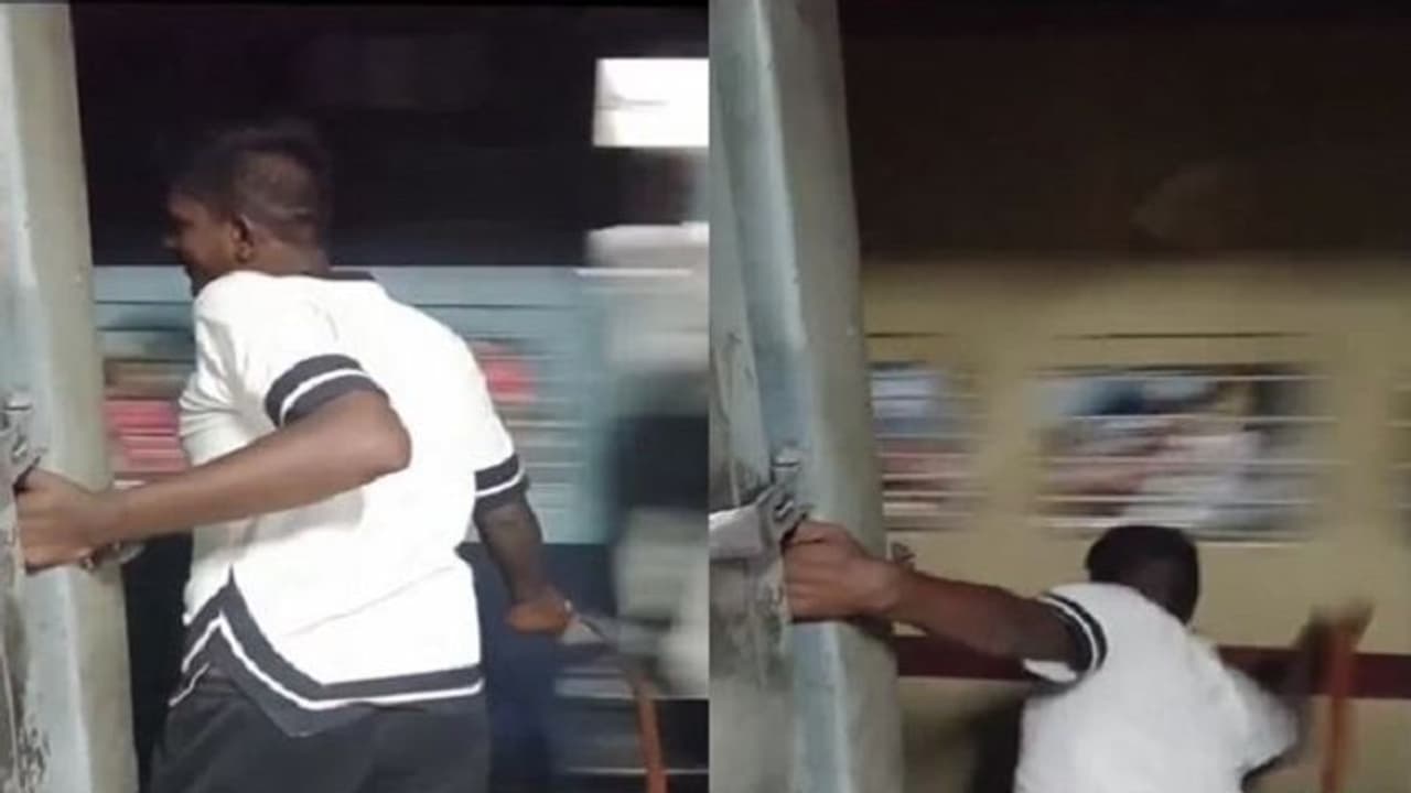 కదులుతున్న ఒక రైలులో నుంచి.. మరో రైలులోని ప్రయాణికులను బెల్టుతో కొడుతున్న వ్యక్తి...వీడియో వైరల్.. కదులుతున్న ఒక రైలులో నుంచి.. మరో రైలులోని ప్రయాణికులను బెల్టుతో కొడుతున్న వ్యక్తి...వీడియో వైరల్..