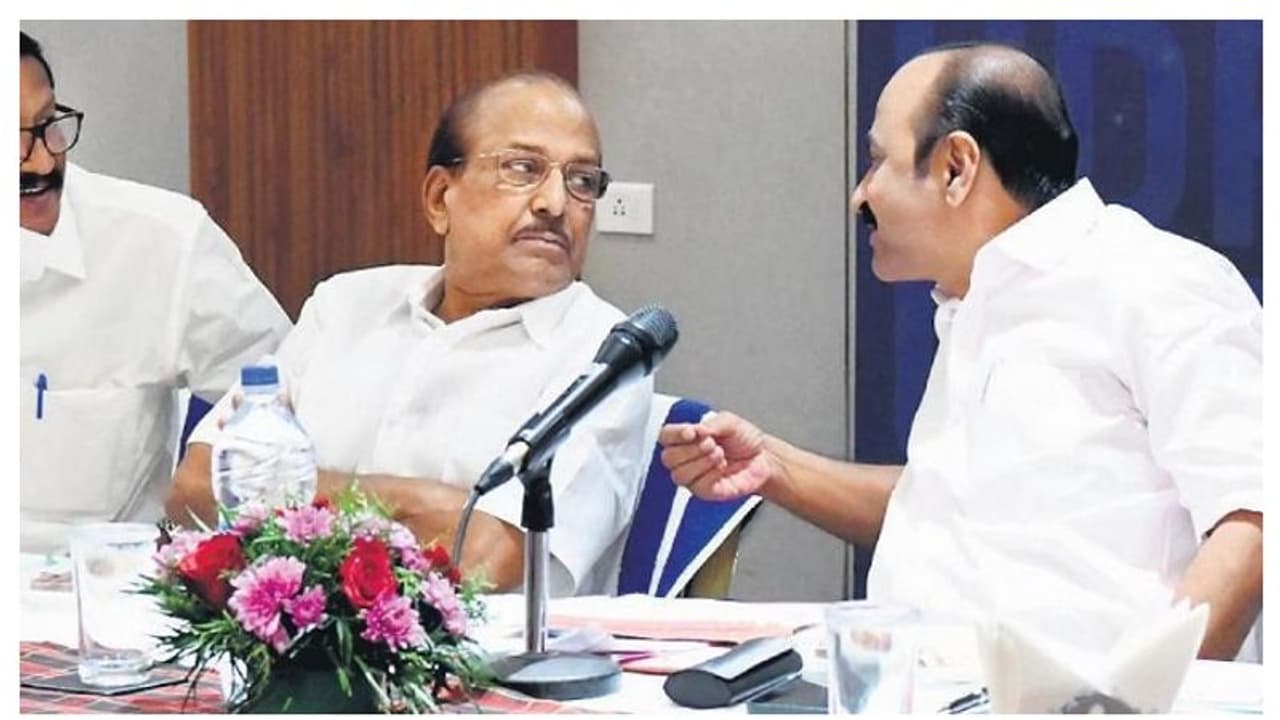 മിത്ത് കത്തിക്കില്ല, മുഖ്യമന്ത്രിയുടെ മൗനം നിയമസഭയിൽ ആയുധമാക്കാൻ യുഡിഎഫ് 