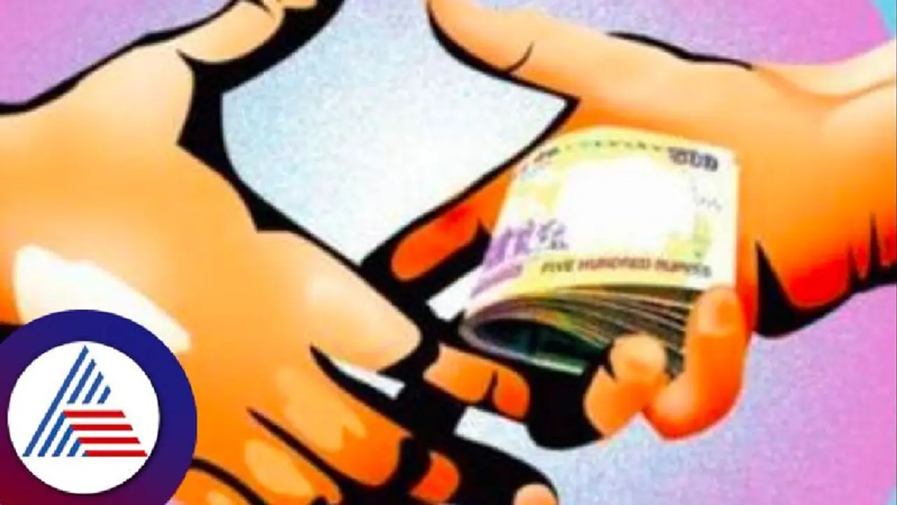 ಶಿಕ್ಷಕಿಯ ಪಿಂಚಣಿ ದಾಖಲೆಗೆ ಸಹಿ ಹಾಕಲು ಲಂಚ ಸ್ವೀಕರಿಸಿದ ಶಾಲಾ ಸಂಚಾಲಕಿ ಲೋಕಾ ಬಲೆಗೆ ಶಿಕ್ಷಕಿಯ ಪಿಂಚಣಿ ದಾಖಲೆಗೆ ಸಹಿ ಹಾಕಲು ಲಂಚ ಸ್ವೀಕರಿಸಿದ ಶಾಲಾ ಸಂಚಾಲಕಿ ಲೋಕಾ ಬಲೆಗೆ