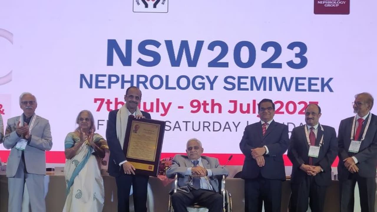 ആസ്റ്റർ മെഡ്സിറ്റിയിലെ ഡോ. വി. നാരായണൻ ഉണ്ണിക്ക് നെഫ്രോളജി ദ്രോണാചാര്യ പുരസ്കാരം ആസ്റ്റർ മെഡ്സിറ്റിയിലെ ഡോ. വി. നാരായണൻ ഉണ്ണിക്ക് നെഫ്രോളജി ദ്രോണാചാര്യ പുരസ്കാരം