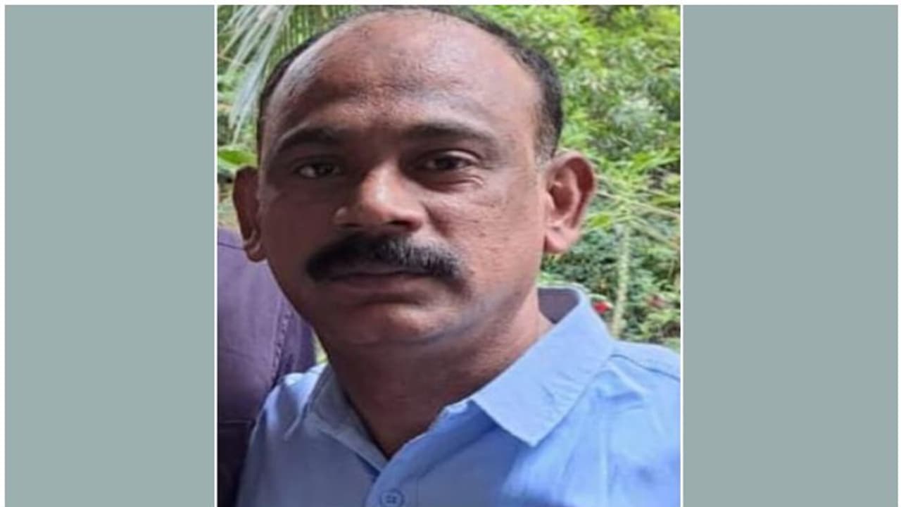 ഹൃദയാഘാതം മൂലം മരിച്ച പ്രവാസി മലയാളിയുടെ മൃതദേഹം നാട്ടിലെത്തിച്ചു ഹൃദയാഘാതം മൂലം മരിച്ച പ്രവാസി മലയാളിയുടെ മൃതദേഹം നാട്ടിലെത്തിച്ചു