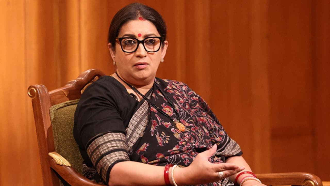 'మీకు దమ్ముంటే ఈ అంశాలపై మాట్లాడండి..' : ప్రతిపక్షాలకు స్మృతి ఇరానీ కౌంటర్ 'మీకు దమ్ముంటే ఈ అంశాలపై మాట్లాడండి..' : ప్రతిపక్షాలకు స్మృతి ఇరానీ కౌంటర్