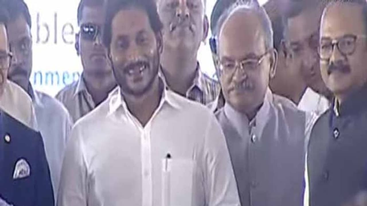 కడప స్టీల్ ఫ్యాక్టరీకి త్వరలోనే పర్యావరణ అనుమతులు: జగన్ కడప స్టీల్ ఫ్యాక్టరీకి త్వరలోనే పర్యావరణ అనుమతులు: జగన్