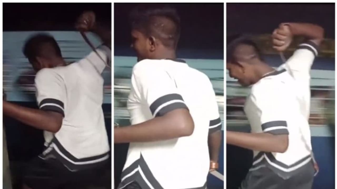 ട്രെയിനിലെ യാത്രക്കാരെ ബെൽറ്റ് ഉപയോഗിച്ച് അടിക്കുന്ന യുവാവിന്‍റെ വീഡിയോ വൈറല്‍; പ്രതികരിച്ച് റെയിൽവേ 