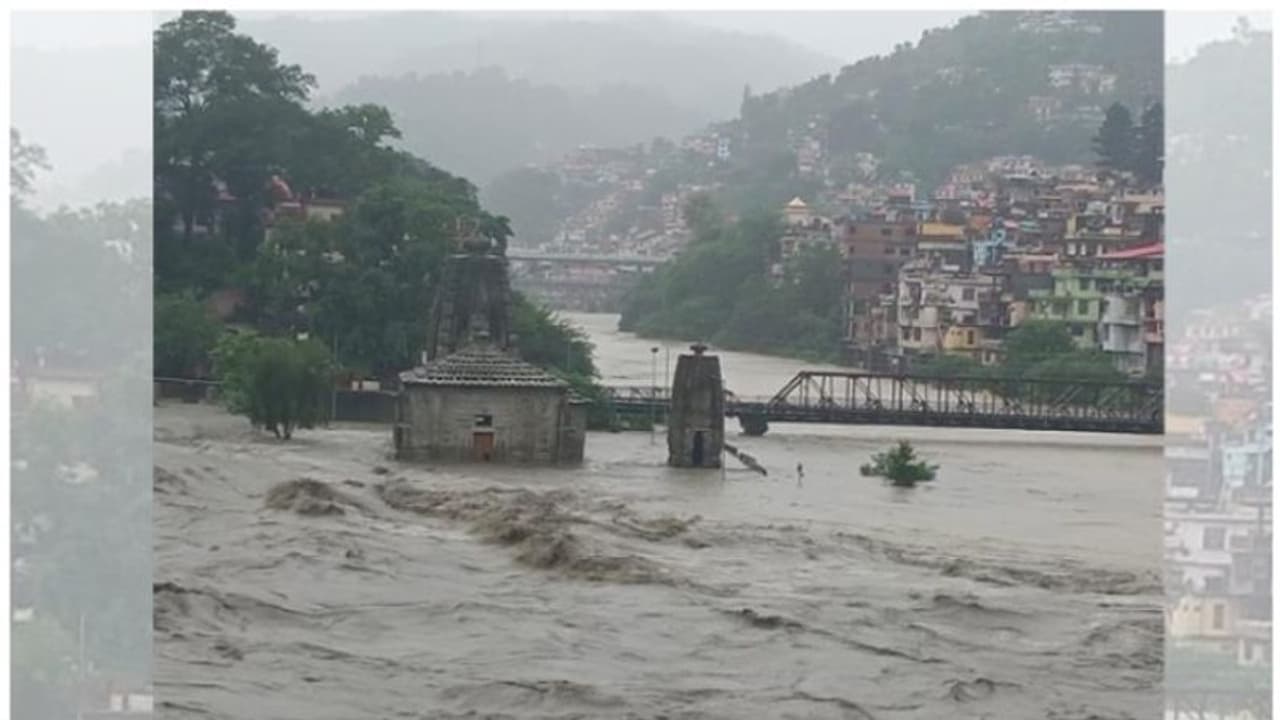 Himachal Pradesh: Heavy rains trigger landslides, flash floods; school and colleges shut for 2 days (WATCH)