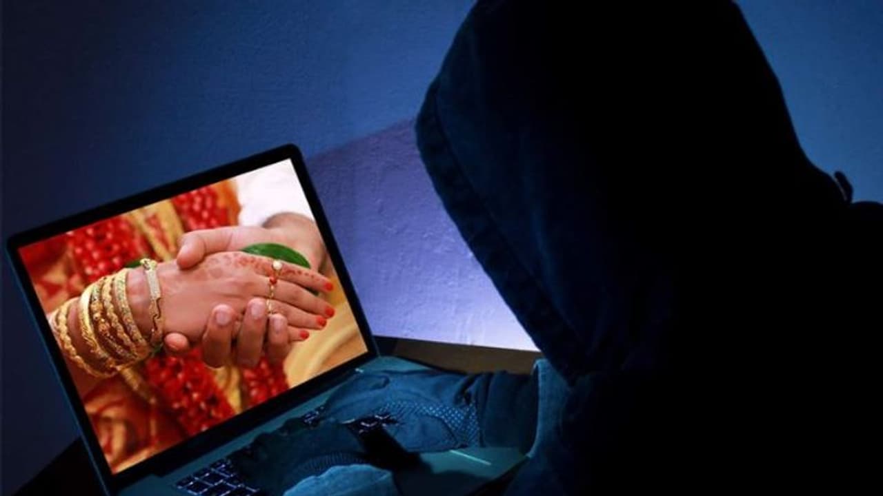 மேட்ரிமோனியல் தளத்தில் பெண்ணுடன் சாட்டிங்.. 91 லட்சத்தை சுருட்டி எஸ்கேப் ஆன லேடி உஷார் மக்களே !!