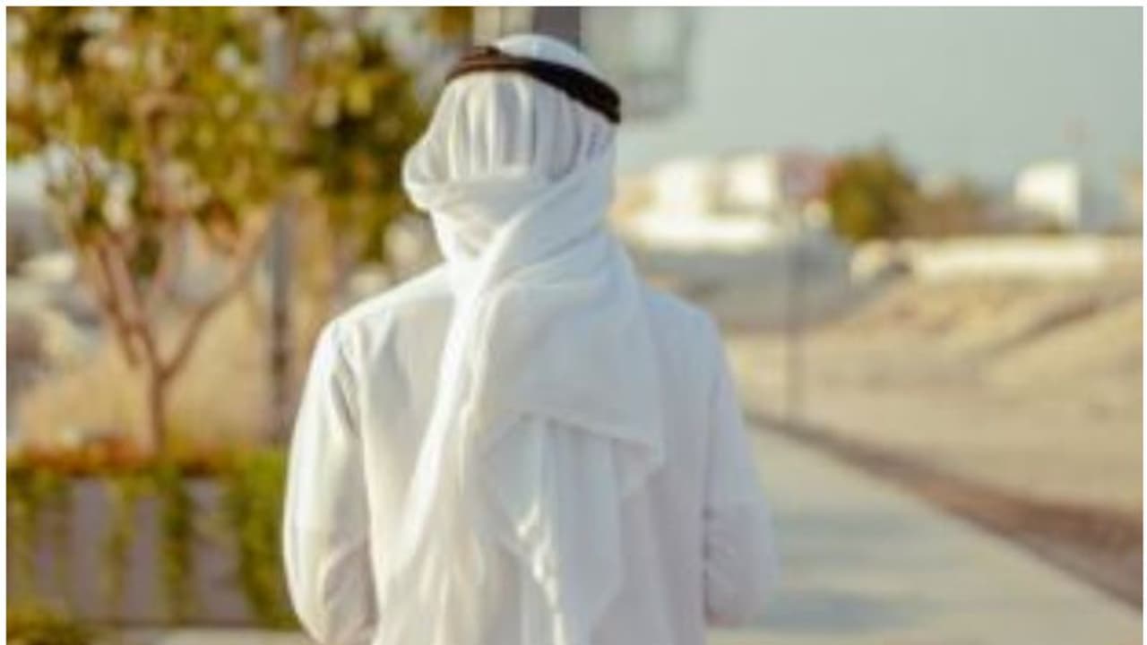 സ്വദേശികളെ അവഹേളിക്കുന്ന വീഡിയോ; അറബ് വേഷത്തില്‍ ആഢംബര കാര്‍ ഷോറൂമിലെത്തിയ പ്രവാസി പിടിയില്‍