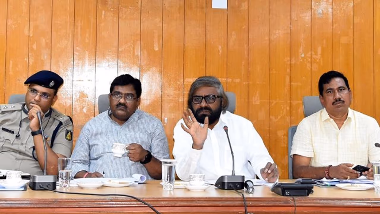 ಬಾಕಿ ಕೊಡದಿರುವ ಕಾರ್ಖಾನೆಗಳ ಸಕ್ಕರೆ ಜಪ್ತಿ ಮಾಡಿ: ಸಚಿವ ಈಶ್ವರ ಖಂಡ್ರೆ