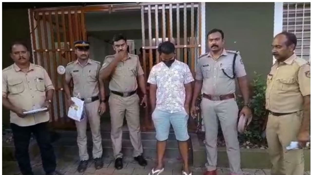 ക്വട്ടേഷൻ സംഘങ്ങളുടെ സഹായത്തോടെ വട്ടിപ്പലിശ ഇടപാടുകൾ; ആലപ്പുഴയിൽ വ്യാപക റെയ്ഡ്, ഒരാള് അറസ്റ്റില് ക്വട്ടേഷൻ സംഘങ്ങളുടെ സഹായത്തോടെ വട്ടിപ്പലിശ ഇടപാടുകൾ; ആലപ്പുഴയിൽ വ്യാപക റെയ്ഡ്, ഒരാള് അറസ്റ്റില്