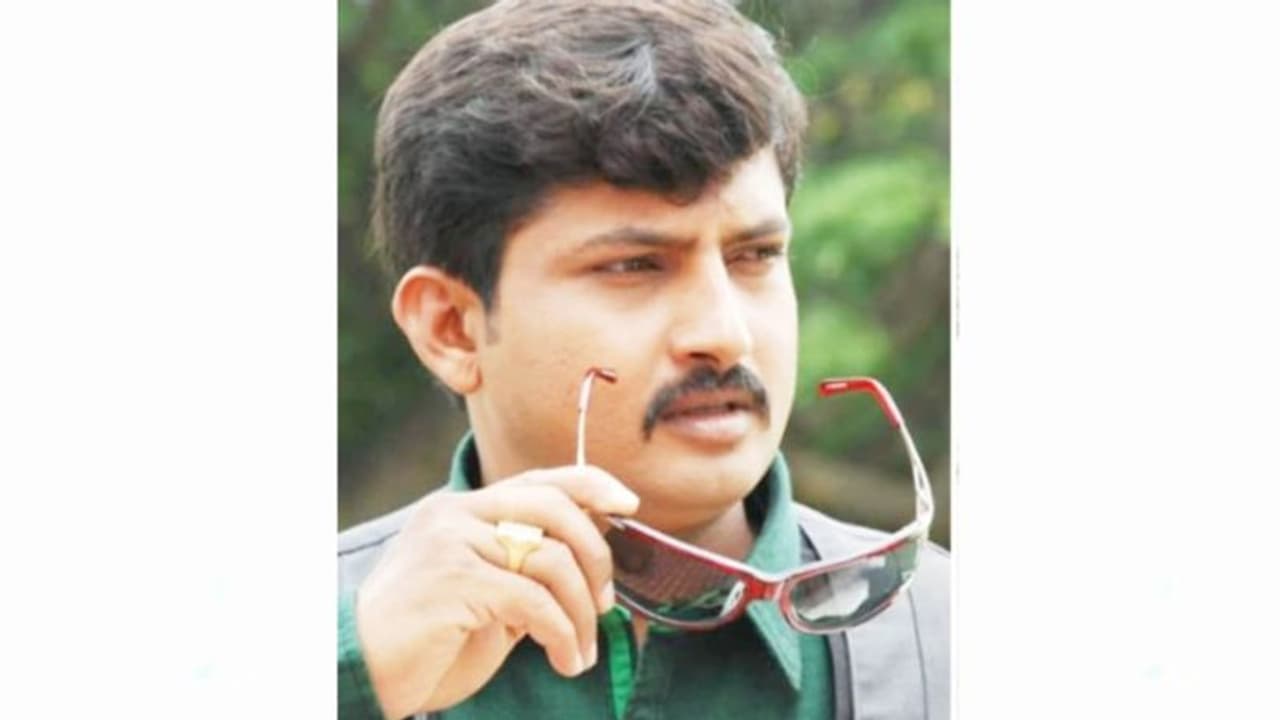 കെണിയൊരുക്കാന് മാട്രിമോണി സൈറ്റുകള്; ഡോക്ടറെന്ന് തെറ്റിദ്ധരിപ്പിച്ച് 15 വിവാഹം ചെയ്ത യുവാവ് പിടിയില് കെണിയൊരുക്കാന് മാട്രിമോണി സൈറ്റുകള്; ഡോക്ടറെന്ന് തെറ്റിദ്ധരിപ്പിച്ച് 15 വിവാഹം ചെയ്ത യുവാവ് പിടിയില്