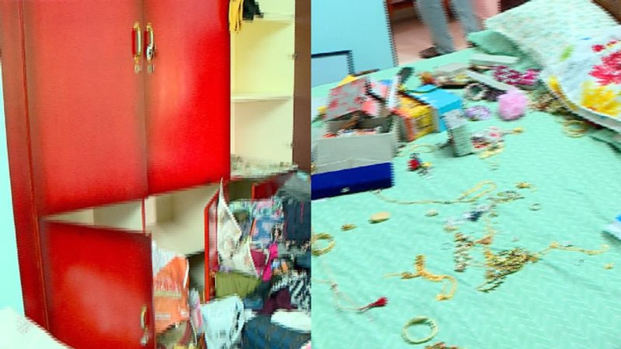 100 പവൻ കാണാതായ സംഭവം; 2 ക്രിമിനലുകളെ കാണാനില്ല, അതിഥികൾക്കിടയിലൂടെ മോഷ്ടാവ് നേരത്തേ വീട്ടിൽ കയറിയെന്ന് സംശയം 100 പവൻ കാണാതായ സംഭവം; 2 ക്രിമിനലുകളെ കാണാനില്ല, അതിഥികൾക്കിടയിലൂടെ മോഷ്ടാവ് നേരത്തേ വീട്ടിൽ കയറിയെന്ന് സംശയം