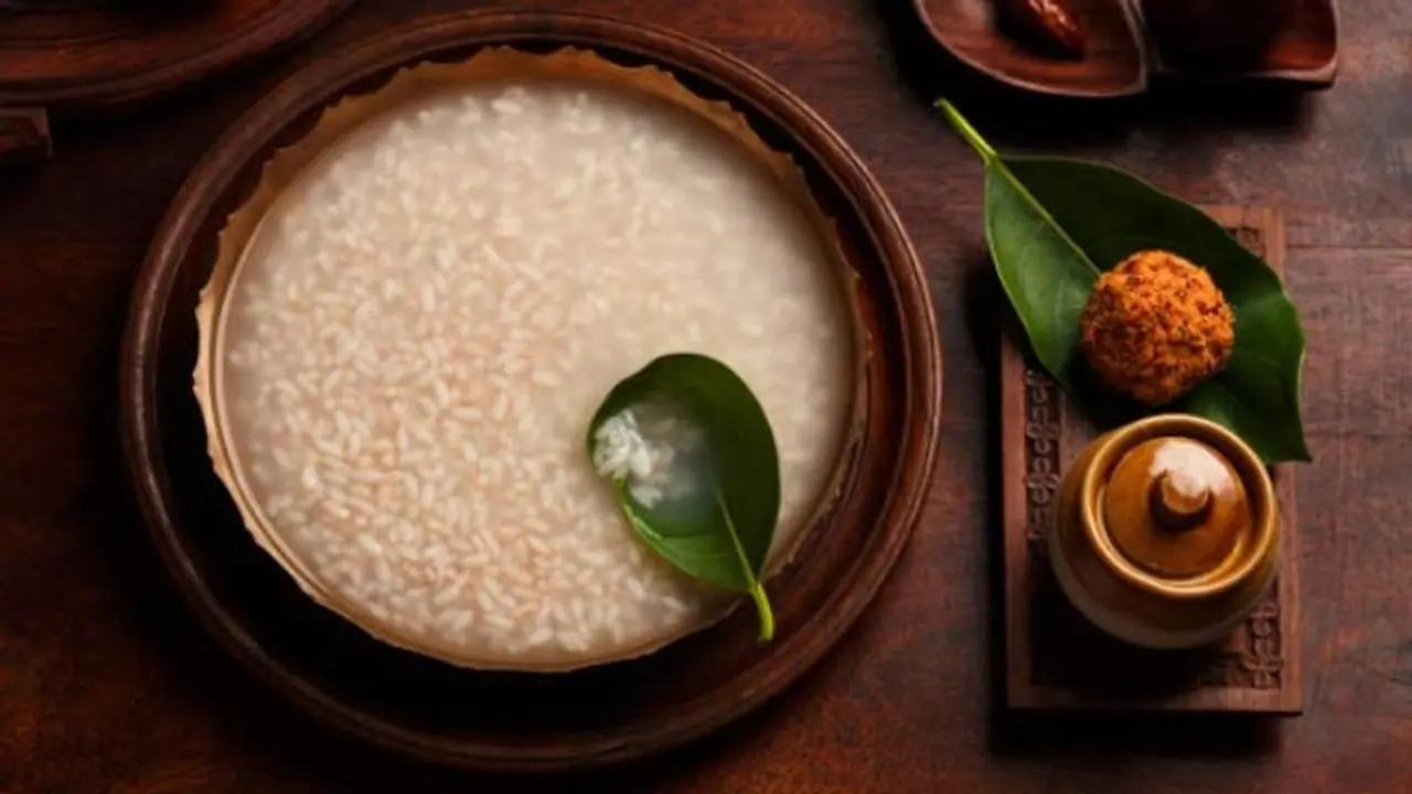 "பழை சோறு" ஒளிந்திருக்கும் மருந்துவ பயன்கள்...தெரிஞ்சா இனி தூக்கி போடமாட்டீங்க...!!