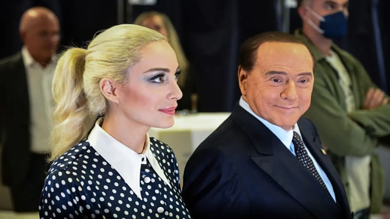 Former Italian PM Silvio Berlusconi bequeaths over Rs 900 crore to 33 year old girlfriend in his will Former Italian PM Silvio Berlusconi bequeaths over Rs 900 crore to 33 year old girlfriend in his will