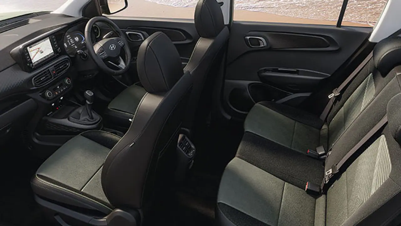 ആറ് എയർബാഗുകളും മോഹവിലയുമായി ശക്തരില് ശക്തൻ; പഞ്ചിന്റെ കഥ കഴിയുമോ? ടെൻഷനടിച്ച് ടാറ്റ! ആറ് എയർബാഗുകളും മോഹവിലയുമായി ശക്തരില് ശക്തൻ; പഞ്ചിന്റെ കഥ കഴിയുമോ? ടെൻഷനടിച്ച് ടാറ്റ!