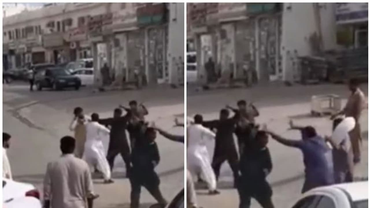 നടുറോഡില് പ്രവാസികള് തമ്മില് അടിപിടി; 13 പേര് അറസ്റ്റില് നടുറോഡില് പ്രവാസികള് തമ്മില് അടിപിടി; 13 പേര് അറസ്റ്റില്