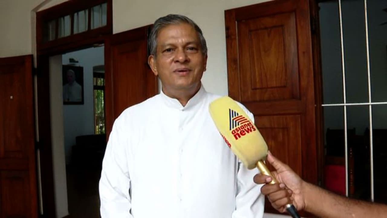 ഫാ യൂജിൻ പെരേരക്കെതിരെ എഫ്ഐആര്‍; മന്ത്രിമാരെ തടഞ്ഞതിനും കലാപ ആഹ്വാനം ചെയ്തതിനുമാണ് കേസ്