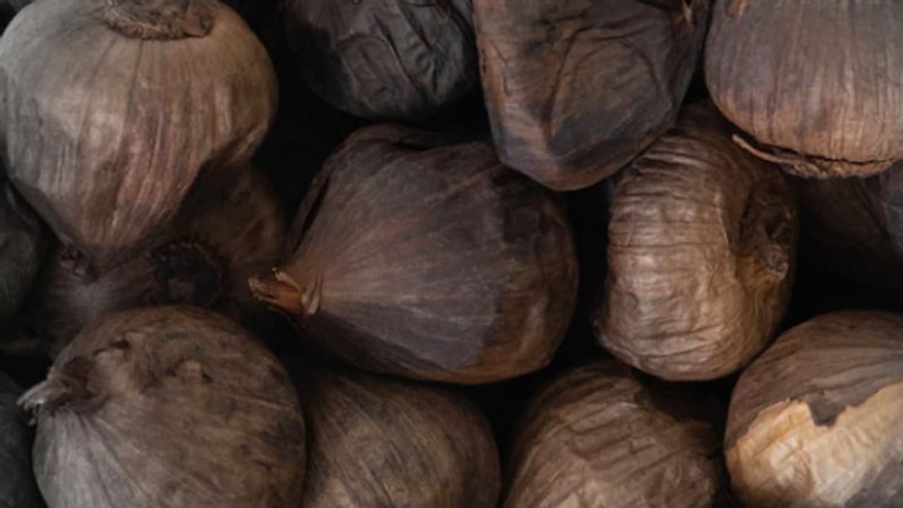 കറുത്ത വെളുത്തുള്ളി കഴിച്ചിട്ടുണ്ടോ? അറിയാം ഗുണങ്ങള്... കറുത്ത വെളുത്തുള്ളി കഴിച്ചിട്ടുണ്ടോ? അറിയാം ഗുണങ്ങള്...