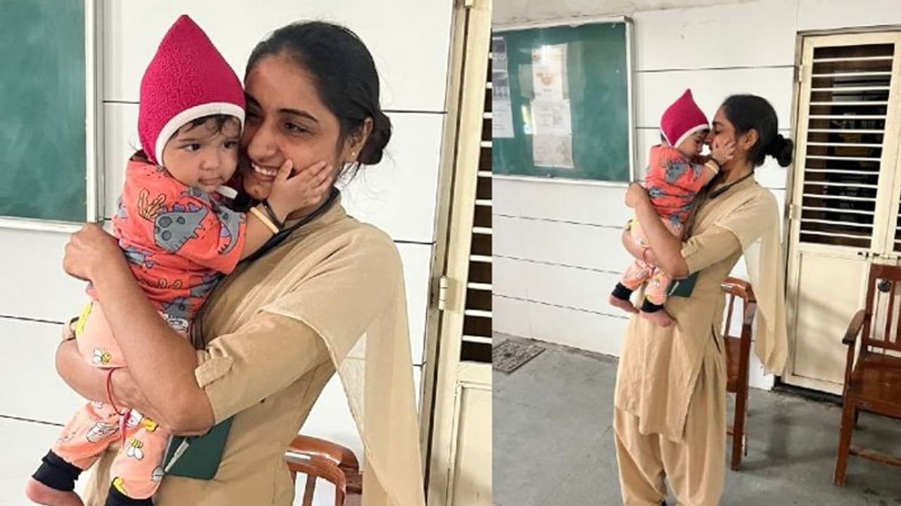 పరీక్ష రాసేందుకు వెళ్లిన తల్లి.. పసికందును ఆడిస్తూ, విధులు నిర్వర్తించిన మహిళా కానిస్టేబుల్.. ఫొటోలు వైరల్