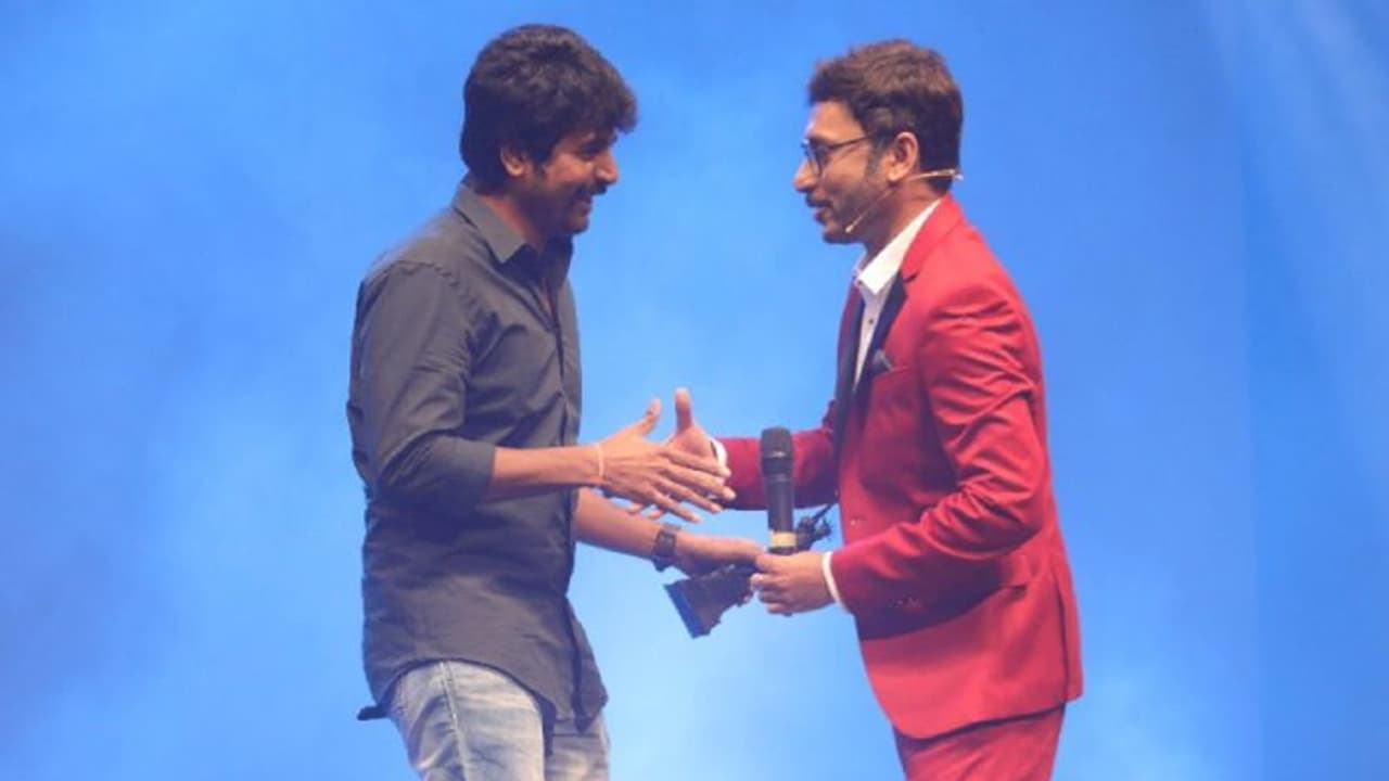 சிவகார்த்திகேயன் கைவிட்ட "சிங்கப்பாதை".. கையிலெடுக்கும் ஆர்.ஜே. பாலாஜி தயாராகும் புதிய இயக்குனர்! சிவகார்த்திகேயன் கைவிட்ட "சிங்கப்பாதை".. கையிலெடுக்கும் ஆர்.ஜே. பாலாஜி தயாராகும் புதிய இயக்குனர்!