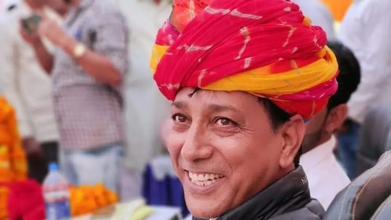 సొంత ప్రభుత్వంపై విమర్శలు : గెహ్లాట్ ఆగ్రహం , కేబినెట్ నుంచి రాజేంద్ర సింగ్కి ఉద్వాసన .. బీజేపీ విమర్శలు సొంత ప్రభుత్వంపై విమర్శలు : గెహ్లాట్ ఆగ్రహం , కేబినెట్ నుంచి రాజేంద్ర సింగ్కి ఉద్వాసన .. బీజేపీ విమర్శలు