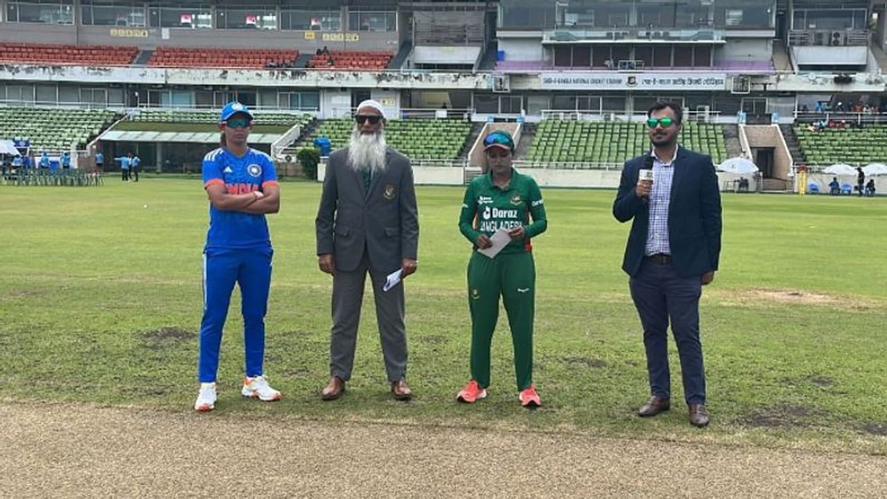 വീണ്ടും തിളങ്ങാന് മിന്നു മണി ഇലവനില്; ഇന്ത്യ ആദ്യം ബാറ്റ് ചെയ്യും, തല്സമയം കാണാം വീണ്ടും തിളങ്ങാന് മിന്നു മണി ഇലവനില്; ഇന്ത്യ ആദ്യം ബാറ്റ് ചെയ്യും, തല്സമയം കാണാം