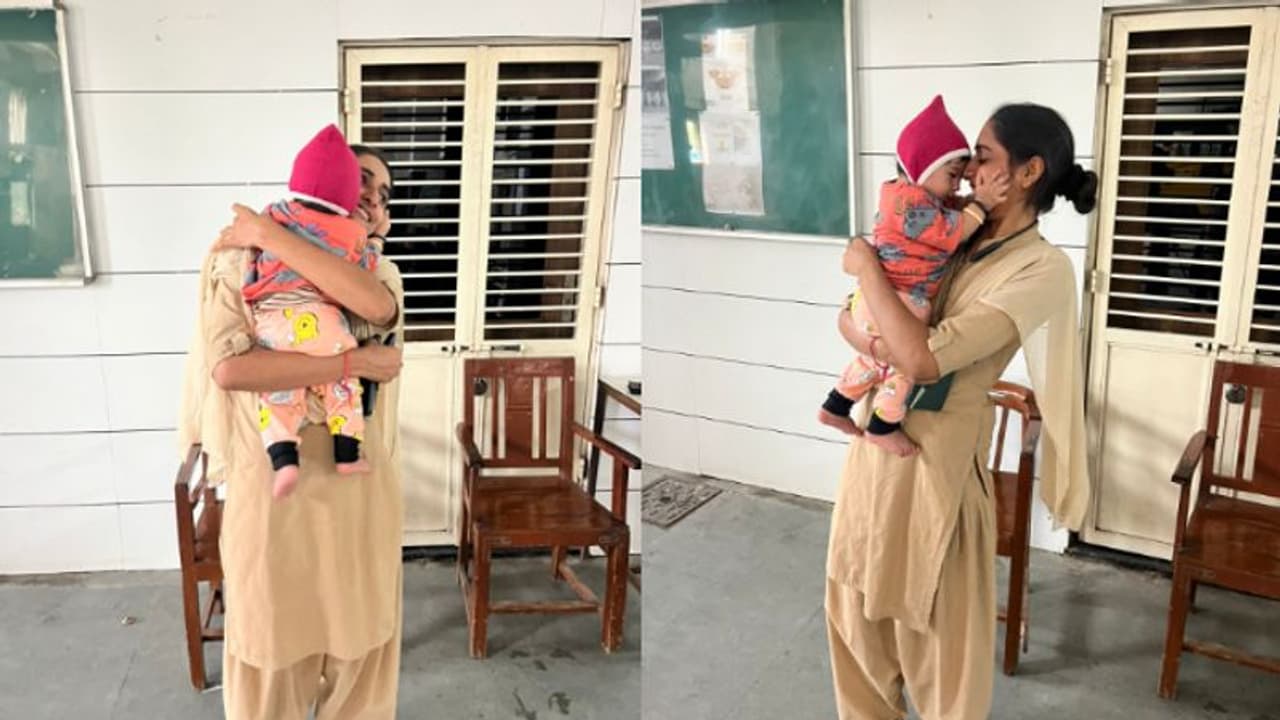 സര്‍ക്കാര്‍ ജോലിയെന്ന സ്വപ്നവുമായി അമ്മ പരീക്ഷാ ഹാളില്‍, വരാന്തയില്‍ കാവലായി പൊലീസിനൊപ്പം പിഞ്ചുകുഞ്ഞ്