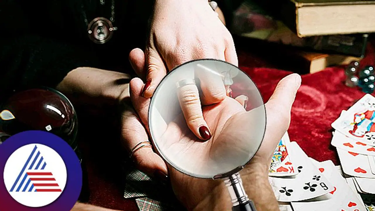 கையில் இந்த அடையாளம் இருந்தால் பெரும் பணக்காரர் ஆவார்களாம்.. .உங்கள் கையில் இருக்கா?