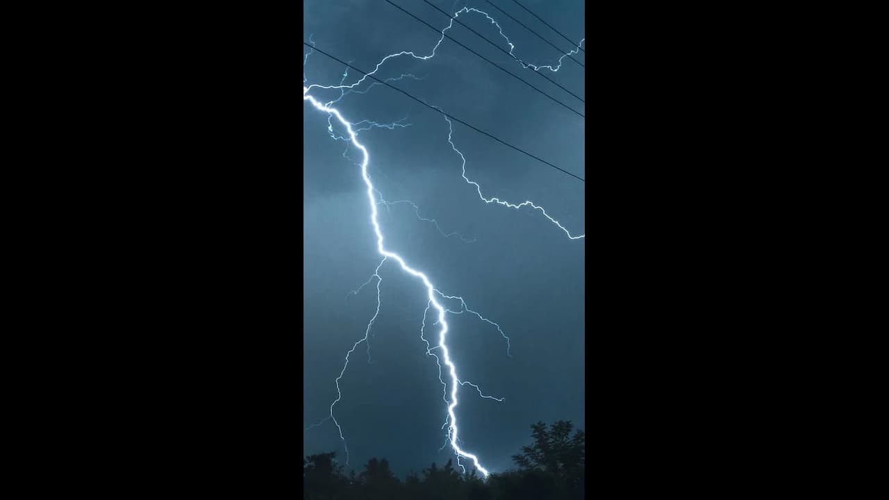 മക്കയില് മിന്നലേറ്റ് നാല് മരണം, ഒരാള്ക്ക് പരിക്ക് മക്കയില് മിന്നലേറ്റ് നാല് മരണം, ഒരാള്ക്ക് പരിക്ക്