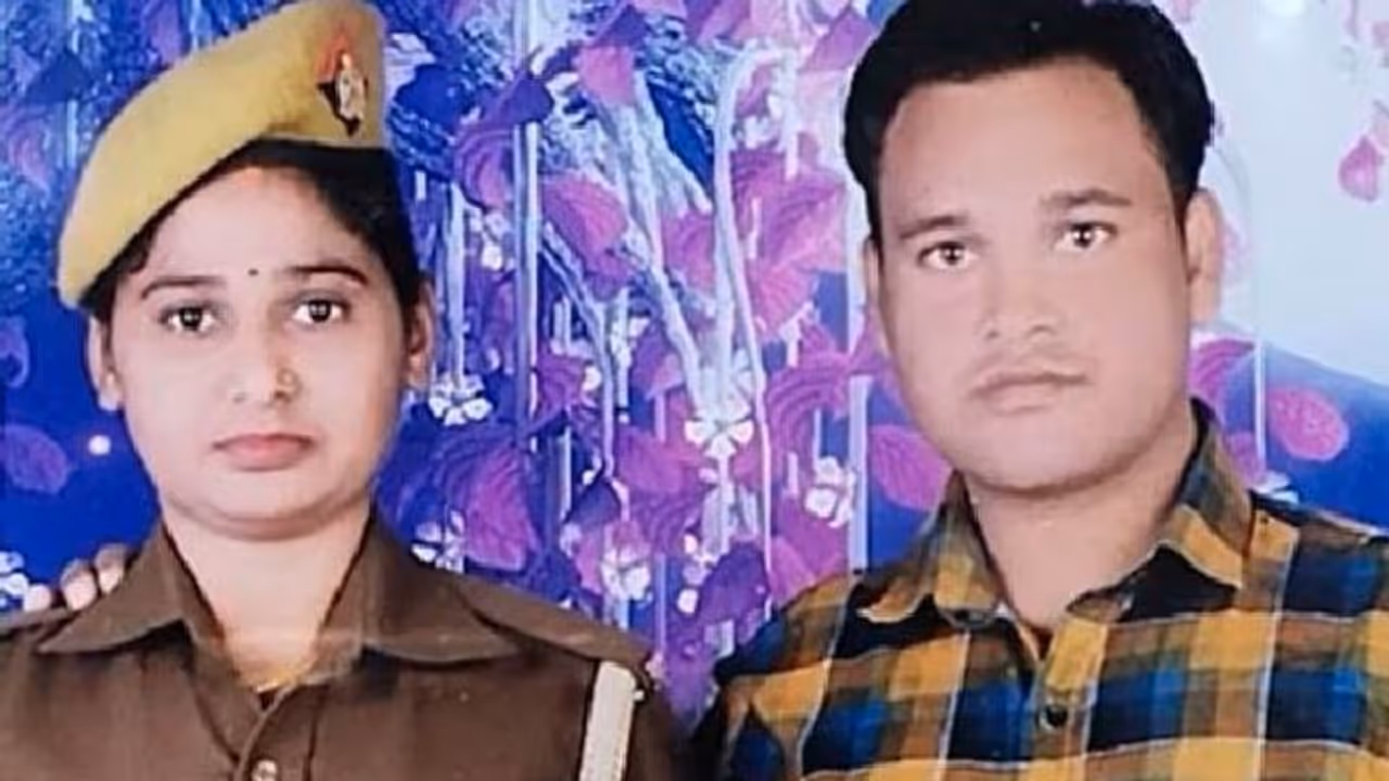 ಜಮೀನು ಮಾರಿ ಪತ್ನಿ ಕಲಿಕೆಗೆ ನೆರವಾಗಿದ್ದ ಗಂಡ, ಕಾನ್ಸ್ಟೇಬಲ್ ಆದ ನಂತ್ರ ಹೆಂಡ್ತಿ ಮಾಡಿದ್ದೇನು ನೋಡಿ! ಜಮೀನು ಮಾರಿ ಪತ್ನಿ ಕಲಿಕೆಗೆ ನೆರವಾಗಿದ್ದ ಗಂಡ, ಕಾನ್ಸ್ಟೇಬಲ್ ಆದ ನಂತ್ರ ಹೆಂಡ್ತಿ ಮಾಡಿದ್ದೇನು ನೋಡಿ!