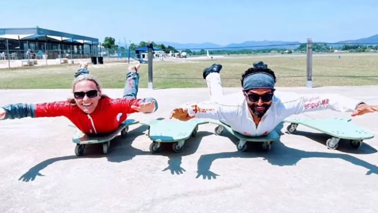 Farhan Akhtar recreates ZNMD skydiving moment in Spain, misses co stars Hrithik Roshan, Abhay Deol