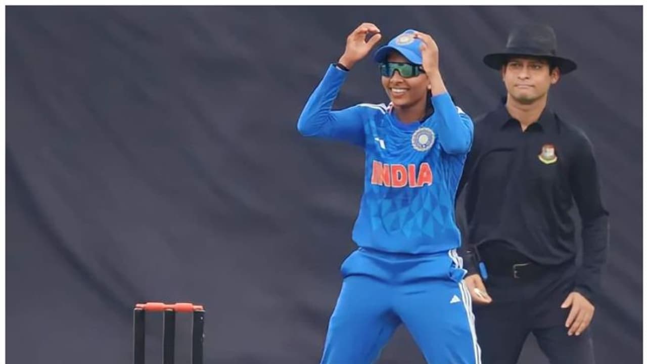 ഹര്മന്പ്രീതിന്റെ തുരുപ്പുചീട്ടായി മലയാളി പെണ്കൊടി മിന്നു മണി! ബംഗ്ലാ വനിതകളെ വീഴ്ത്തിയ ബൗളിംഗ് കാണാം ഹര്മന്പ്രീതിന്റെ തുരുപ്പുചീട്ടായി മലയാളി പെണ്കൊടി മിന്നു മണി! ബംഗ്ലാ വനിതകളെ വീഴ്ത്തിയ ബൗളിംഗ് കാണാം