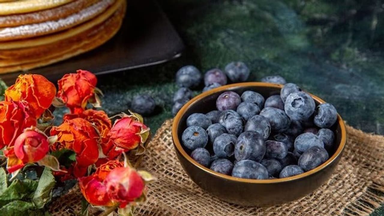 5 Skin benefits of eating Blueberries daily 5 Skin benefits of eating Blueberries daily